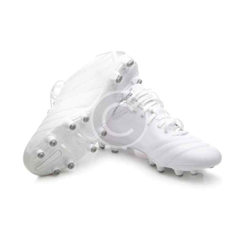 Soccer shoes