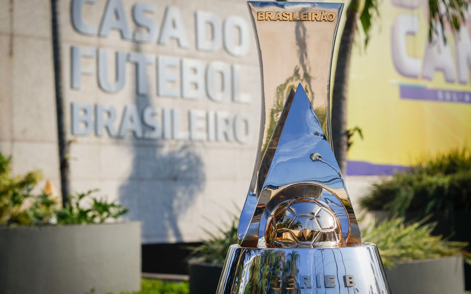 Série B em crise financeira