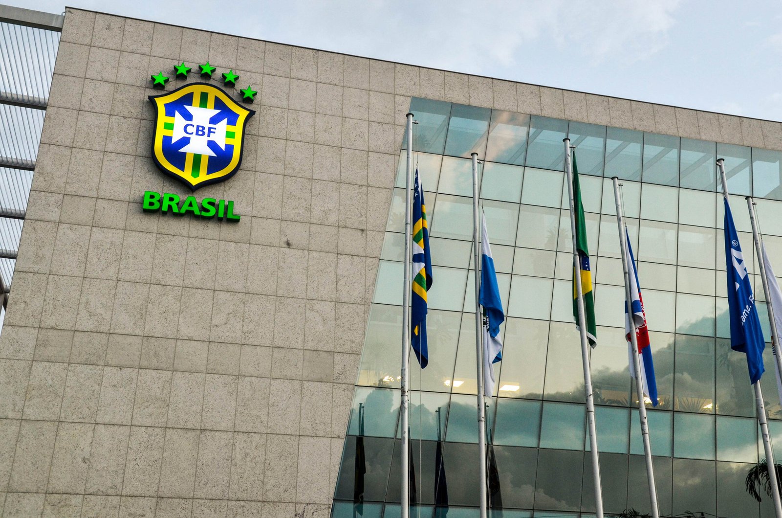 Série B em crise financeira