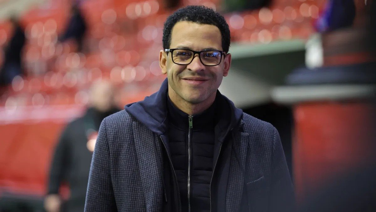 Chelsea demite Liam Rosenior após sequência irregular
