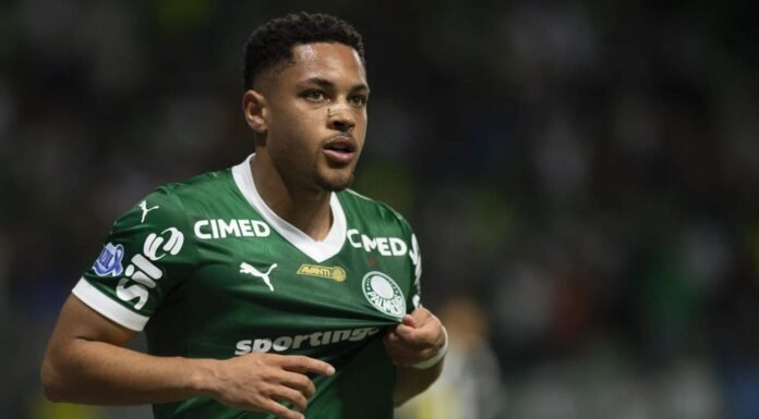 Cirurgia de Vitor Roque preocupa Palmeiras e é vista como “notícia péssima” por especialista Cirurgia de Vitor Roque preocupa Palmeiras