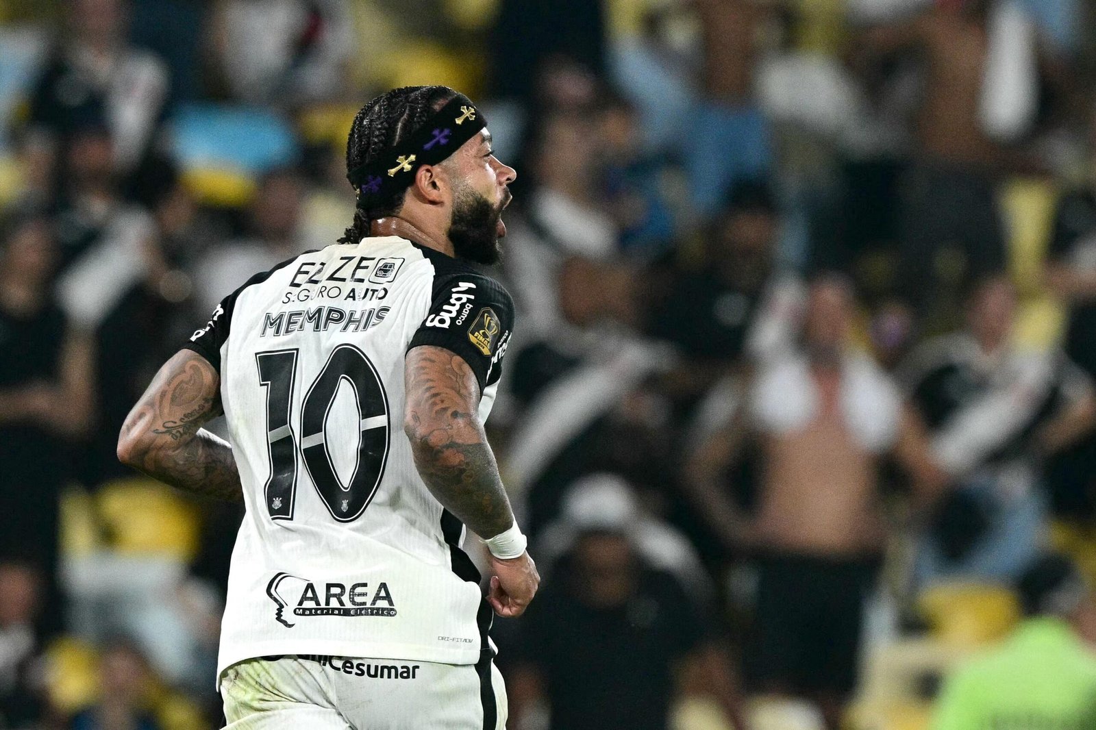 Depay faz publicação enigmática e levanta dúvidas