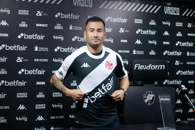 Divergência por valores de patrocínio trava acordo no Vasco