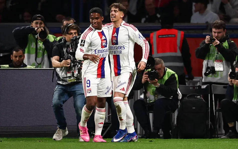 Endrick decide contra o PSG com gol, assistência e atuação tática