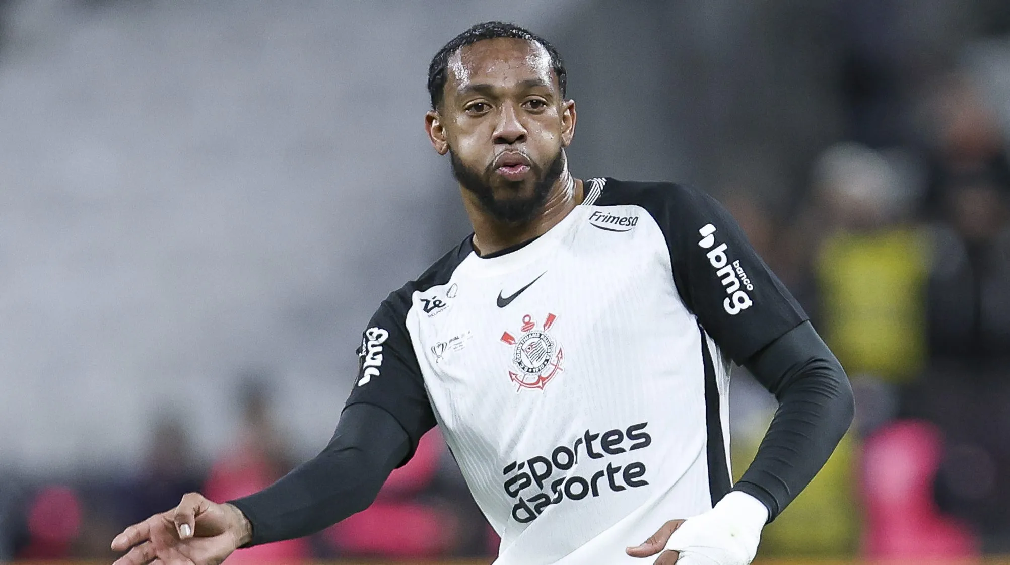 Martínez rompe ligamento do joelho e pode não jogar mais