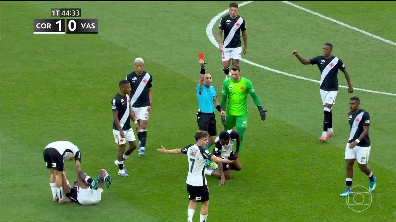 STJD denuncia Corinthians e volante André após expulsão contra o Vasco