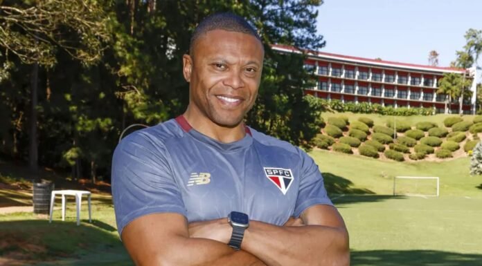 São Paulo anuncia Júlio Baptista como novo técnico do sub-20 e reforça projeto de formação São Paulo anuncia Júlio Baptista como novo técnico do sub-20