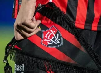 Vitória critica arbitragem após jogo contra o Athletico-PR e anuncia nova representação à CBF Vitória critica arbitragem após jogo contra o Athletico-PR