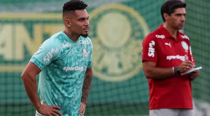 Após 300 dias fora, Palmeiras relaciona Paulinho para clássico contra o Santos Após 300 dias fora, Palmeiras relaciona Paulinho para clássico