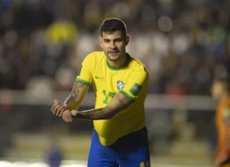 Bruno Guimarães vira dúvida para a Copa do Mundo e Seleção acompanha situação com preocupação Bruno Guimarães vira dúvida para a Copa do Mundo