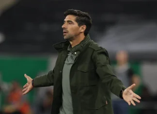 Comitê disciplinar da CONMEBOL vai julgar Abel Ferreira após gesto obsceno e Palmeiras teme punição pesada Comitê disciplinar da CONMEBOL vai julgar Abel Ferreira após gesto obsceno e Palmeiras teme punição pesada