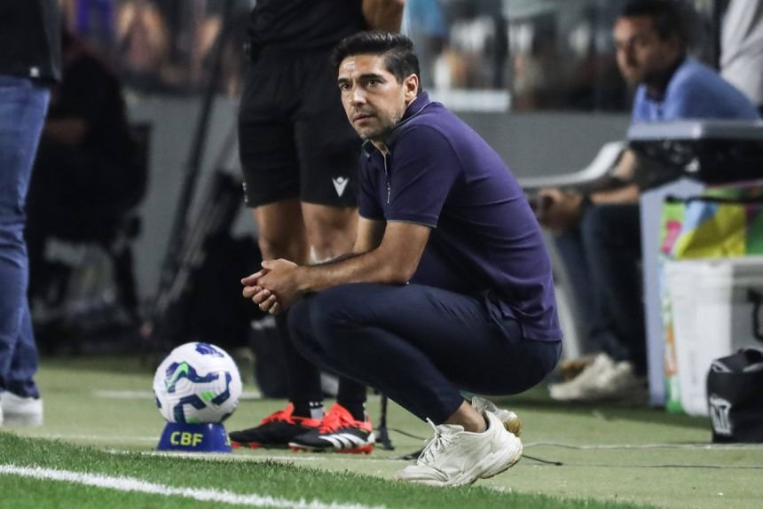 Comitê disciplinar da CONMEBOL vai julgar Abel Ferreira após gesto obsceno e Palmeiras teme punição pesada