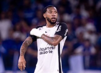 Corinthians busca solução para evitar transfer ban e pode sofrer novas punições da FIFA Corinthians busca solução para evitar transfer ban