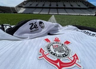 Corinthians estreia novo patrocínio contra o Peñarol e amplia movimentação comercial na Libertadores Corinthians estreia novo patrocínio contra o Peñarol