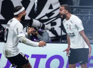 Corinthians vence o Atlético-MG, sai do Z4 e ganha respiro antes de semana decisiva Corinthians vence o Atlético-MG, sai do Z4 e ganha respiro