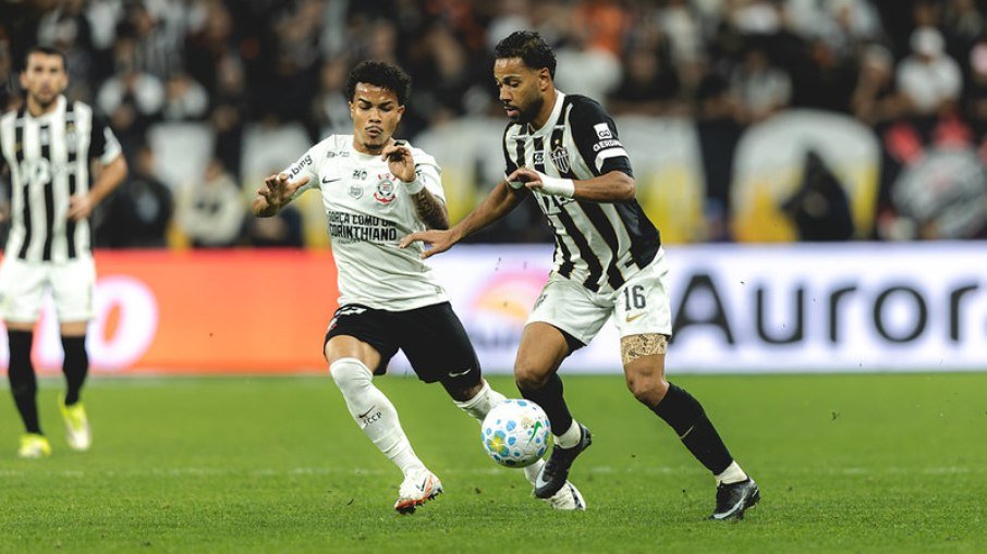 Corinthians vence o Atlético-MG, sai do Z4 e ganha respiro