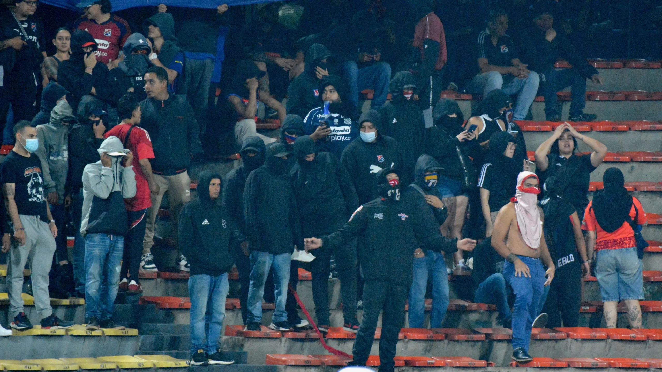 Crise política e protestos causam caos em Independiente Medellín x Flamengo e expõem instabilidade na Colômbia Crise política e protestos causam caos em Independiente Medellín x Flamengo