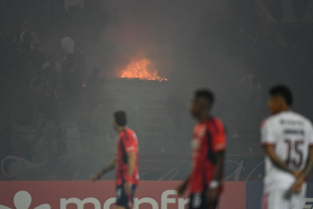 Crise política e protestos causam caos em Independiente Medellín x Flamengo