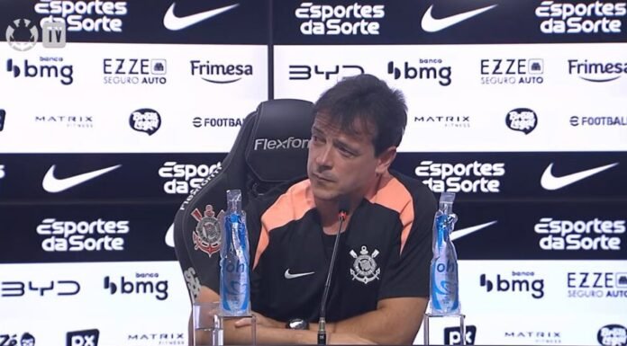 Fernando Diniz sinaliza confiança em Memphis e Corinthians passa a discutir renovação com mais cautela Fernando Diniz sinaliza confiança em Memphis e Corinthians passa a discutir renovação