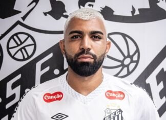 Gabigol marca, provoca torcida com gesto obsceno, é expulso e ofusca vitória do Cruzeiro sobre o Vitória Gabigol marca, provoca torcida com gesto obsceno, é expulso