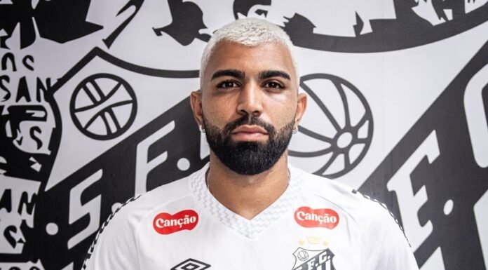 Gabigol marca, provoca torcida com gesto obsceno, é expulso e ofusca vitória do Cruzeiro sobre o Vitória Gabigol marca, provoca torcida com gesto obsceno, é expulso