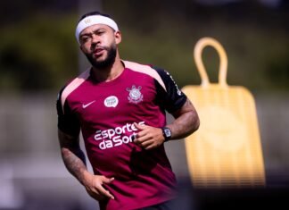 Memphis sente a panturrilha, tem retorno adiado e aumenta preocupação no Corinthians Memphis sente a panturrilha, tem retorno adiado e aumenta preocupação