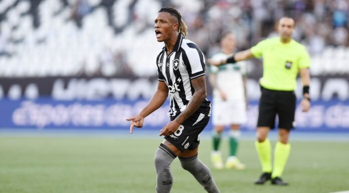 Palmeiras ganha esperança para contratar Danilo após afastamento no Botafogo Palmeiras ganha esperança para contratar Danilo