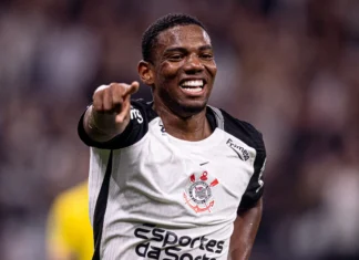 STJD suspende André por dois jogos e Corinthians terá que se reinventar no meio-campo STJD suspende André por dois jogos e Corinthians terá que se reinventar