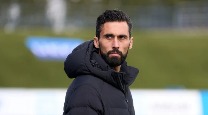 Técnico do Real Madrid nega vestiário ingovernável e reforça apoio a possível retorno de Mourinho Técnico do Real Madrid nega vestiário ingovernável