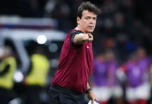 Vaiado pela torcida, Yuri Alberto recebe respaldo de Fernando Diniz e segue como peça central do Corinthians Vaiado pela torcida, Yuri Alberto recebe respaldo de Fernando Diniz