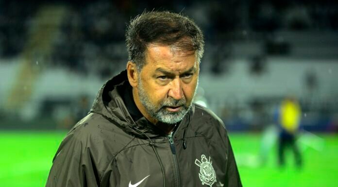 Augusto Melo é expulso do quadro associativo do Corinthians e crise política ganha novo capítulo Augusto Melo é expulso do quadro associativo do Corinthians
