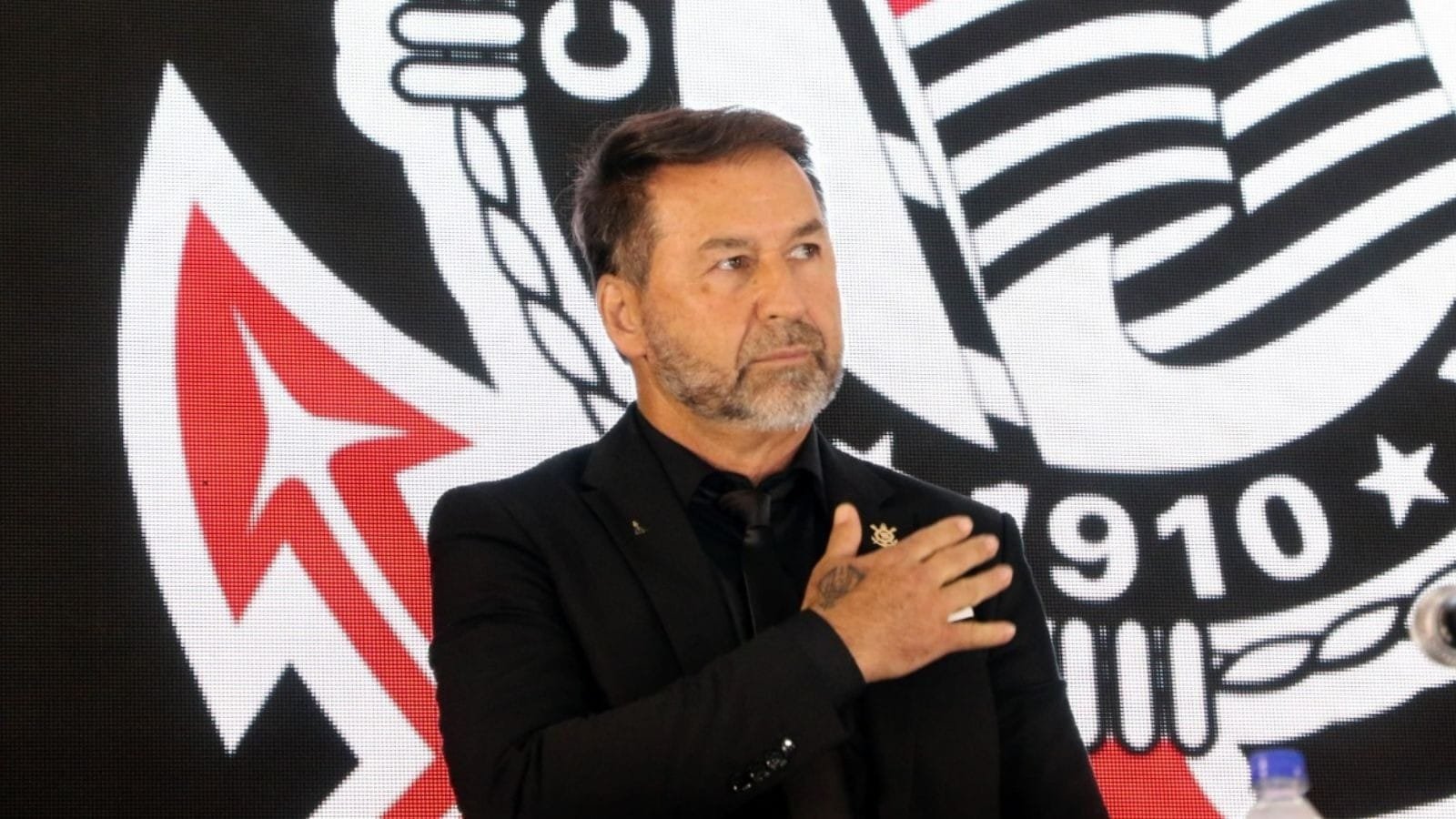 Augusto Melo é expulso do quadro associativo do Corinthians