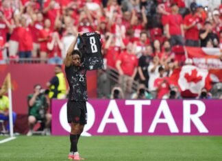 Canadá goleia o Catar, encaminha classificação e vê Koné sofrer lesão grave que o tira da Copa do Mundo Canadá goleia o Catar, encaminha classificação e vê Koné sofrer lesão grave que o tira da Copa do Mundo