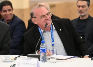 Conselheiros protocolam pedido de impeachment de Osmar Stábile e crise política volta a agitar o Corinthians Conselheiros protocolam pedido de impeachment de Osmar Stábile