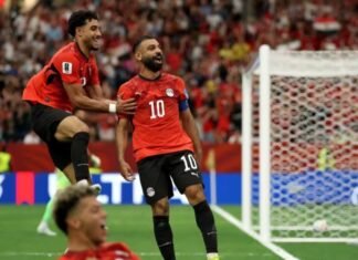 Egito vence Nova Zelândia de virada, conquista primeira vitória em Copas e assume liderança isolada do Grupo G Egito vence Nova Zelândia de virada, conquista primeira vitória em Copas e assume liderança isolada do Grupo G