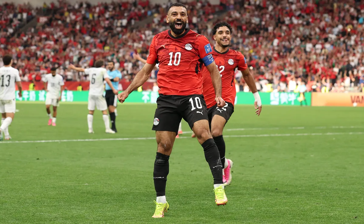 Egito vence Nova Zelândia de virada, conquista primeira vitória em Copas e assume liderança isolada do Grupo G