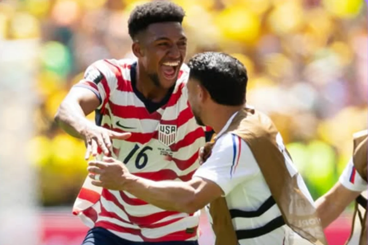 Estados Unidos vencem a Austrália, mantêm 100% de aproveitamento e encaminham classificação na Copa do Mundo
