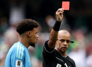 Ex-árbitro da FIFA faz avaliação direta sobre atuação de Wilton Pereira Sampaio na abertura da Copa do Mundo Ex-árbitro da FIFA faz avaliação direta sobre atuação de Wilton Pereira Sampaio