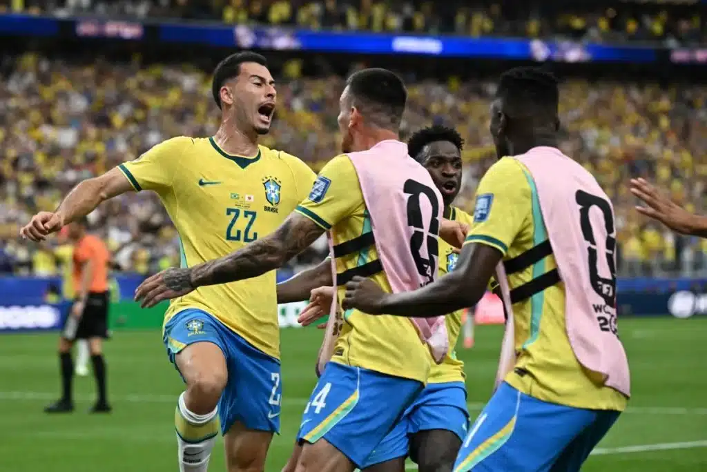 Gabriel Martinelli comemora gol decisivo na vitória do Brasil sobre o Japão por 2 a 1 na Copa do Mundo de 2026.