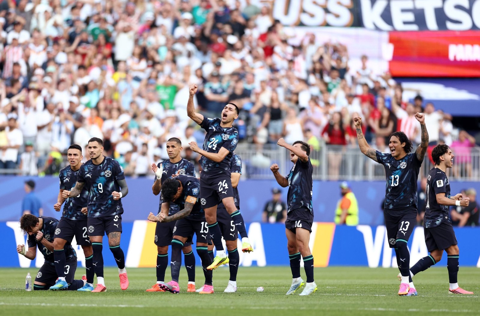 Jogadores de Paraguai, Marrocos e Canadá celebram campanhas históricas na Copa do Mundo de 2026 após resultados surpreendentes.
