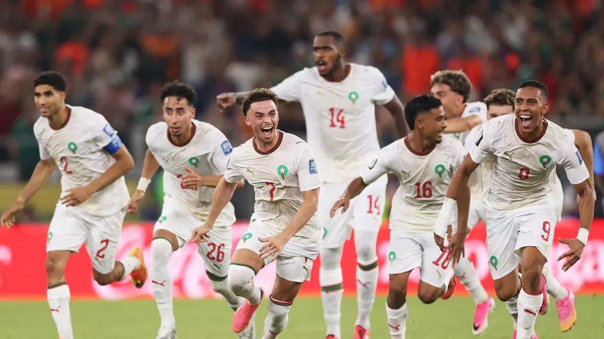 Jogadores do Marrocos comemoram a classificação após eliminar a Holanda nos pênaltis na Copa do Mundo de 2026.