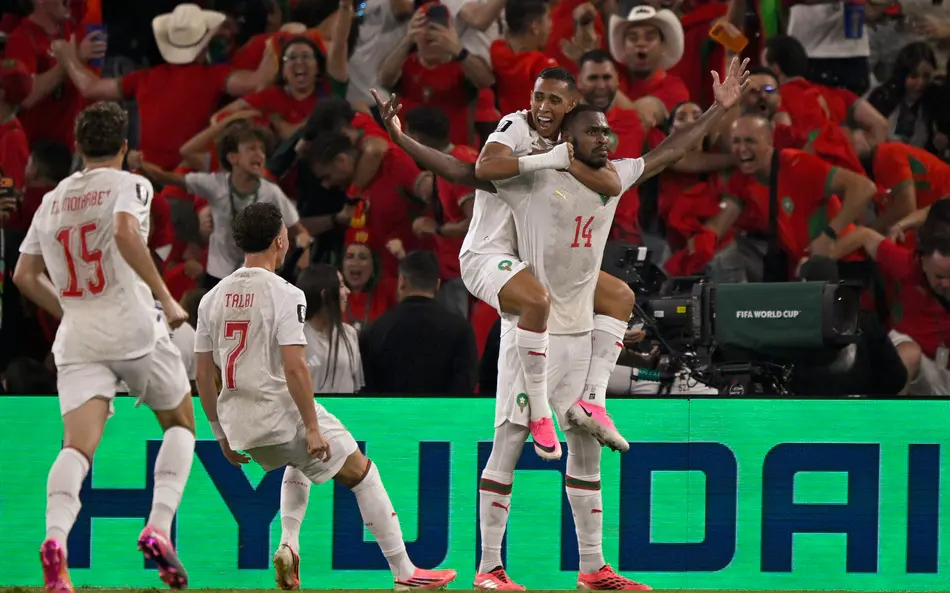 Jogadores do Marrocos comemoram a classificação após eliminar a Holanda nos pênaltis na Copa do Mundo de 2026.