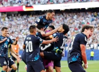 Paraguai elimina a Alemanha nos pênaltis e avança às oitavas da Copa do Mundo 2026 Jogadores do Paraguai comemoram a classificação após eliminar a Alemanha nos pênaltis pela Copa do Mundo de 2026.