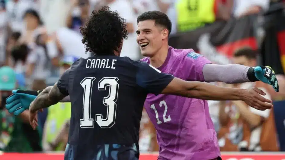 Jogadores do Paraguai comemoram a classificação após eliminar a Alemanha nos pênaltis pela Copa do Mundo de 2026.