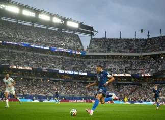Mbappé decide novamente, França vence o Iraque e garante vaga antecipada no mata-mata da Copa do Mundo Mbappé decide novamente, França vence o Iraque e garante vaga antecipada no mata-mata da Copa do Mundo