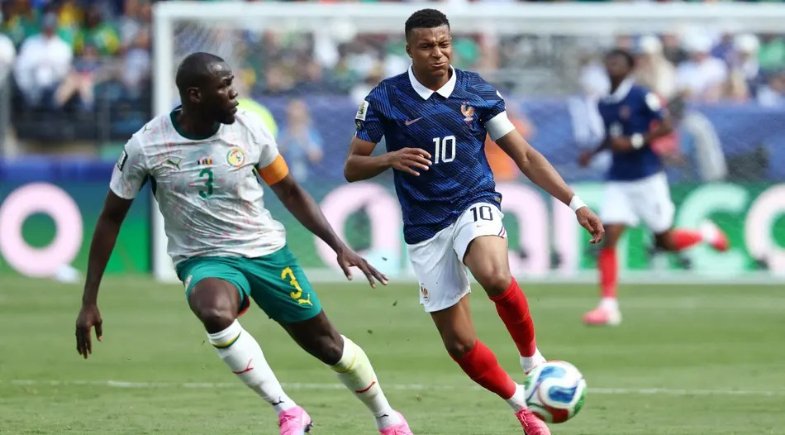 Mbappé marca dois, França supera Senegal e estreia com vitória na Copa do Mundo