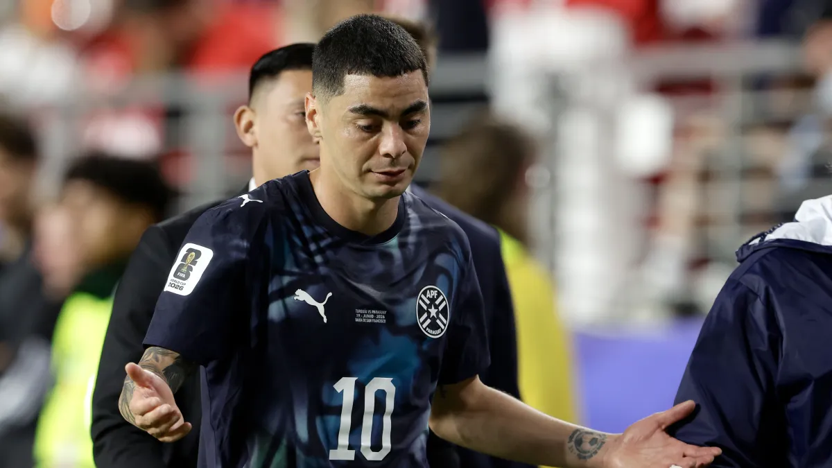Nova regra da FIFA faz primeira vítima na Copa Almirón é expulso e entra para a história do Mundial