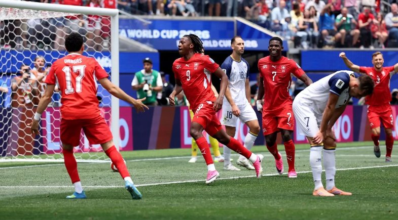 Suíça cresce no segundo tempo, goleia a Bósnia e fica muito perto das oitavas da Copa do Mundo