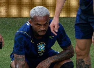 Wesley é cortado da Seleção Brasileira após lesão e Brasil perde opção importante antes da estreia na Copa Wesley é cortado da Seleção Brasileira após lesão