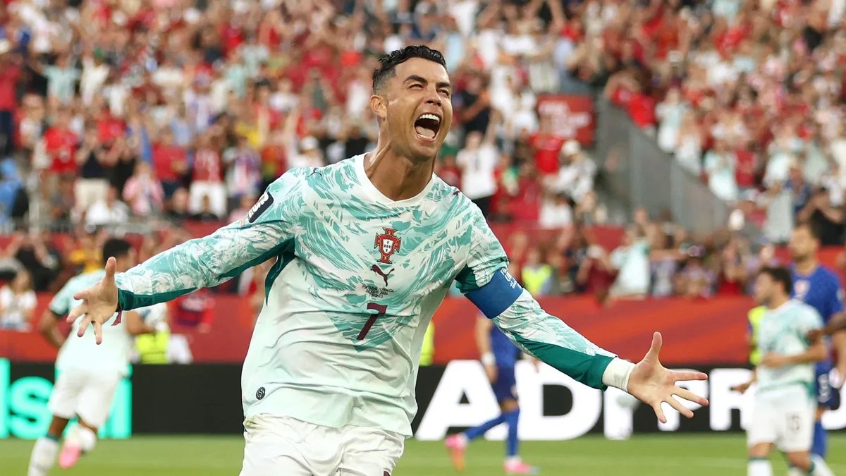 Cristiano Ronaldo comemora o gol de empate na vitória de Portugal sobre a Croácia pela Copa do Mundo de 2026.